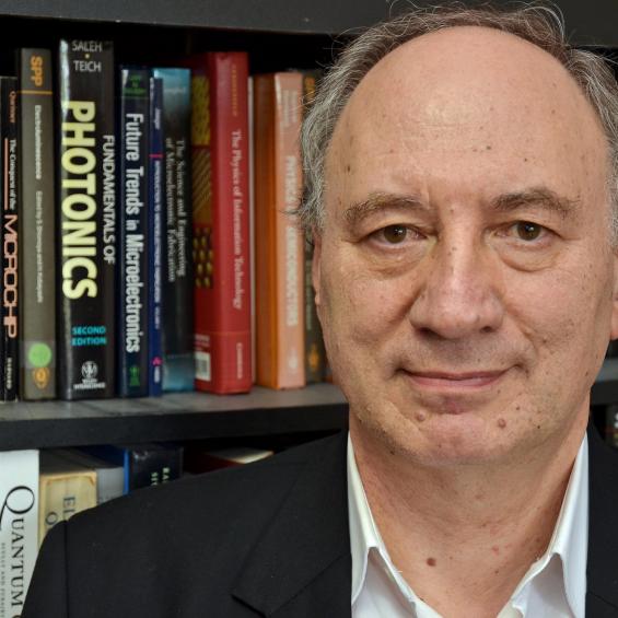 Physicist Claude Weisbuch honored by the French Academy of Sciences 